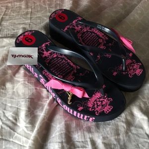 Brand new Juicy Couture flip flops!